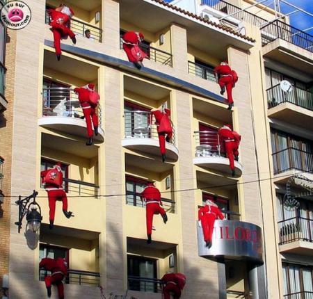 Comme chaque année, Nous retrouvons les pères Noël Suicidaires!!